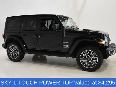 Used 2023 Jeep Wrangler Unlimited Sahara w/ Cold Weather Group AWD/4WD image 3