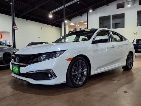 Used 2019 Honda Civic EX image 3