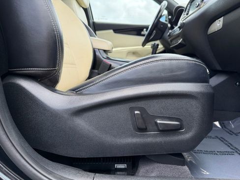 Used 2017 Kia Sorento SX FWD image 42