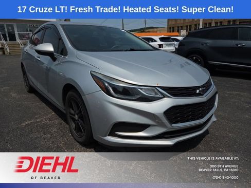 Used 2017 Chevrolet Cruze LT w/ Convenience Package FWD image 1