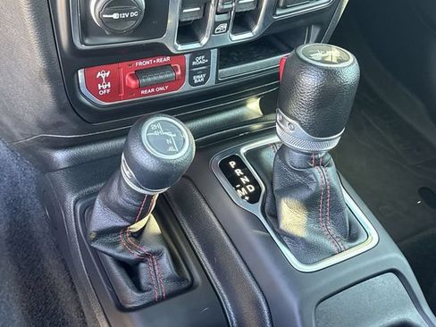 Used 2023 Jeep Wrangler Unlimited Rubicon w/ Cold Weather Group AWD/4WD image 14
