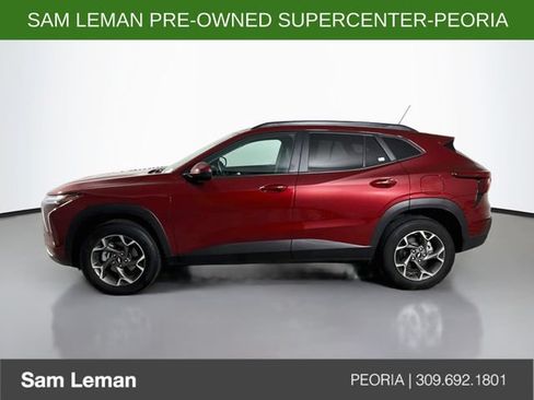 Used 2025 Chevrolet Trax LT w/ Driver Confidence Package FWD image 4