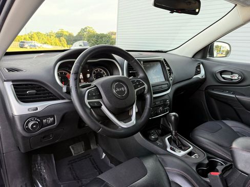 Used 2016 Jeep Cherokee Trailhawk AWD/4WD image 17