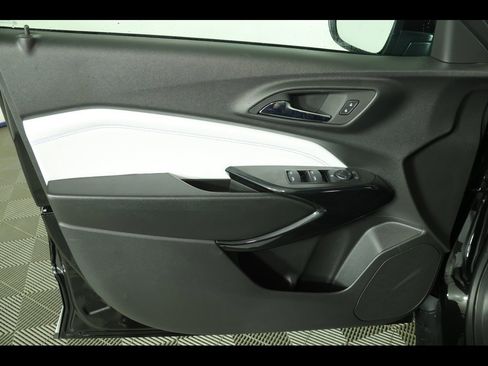 Used 2024 Chevrolet Trax LT w/ Driver Confidence Package image 20