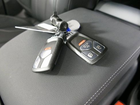 Certified 2025 Audi Q5 2.0T Premium Plus w/ Premium Plus Package image 13