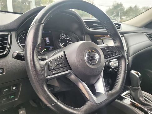 Used 2019 Nissan Rogue SV image 14