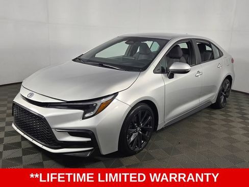 Used 2023 Toyota Corolla SE FWD image 3