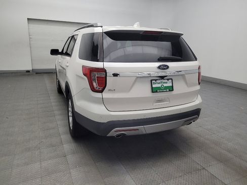Used 2017 Ford Explorer XLT w/ Equipment Group 202A FWD image 5