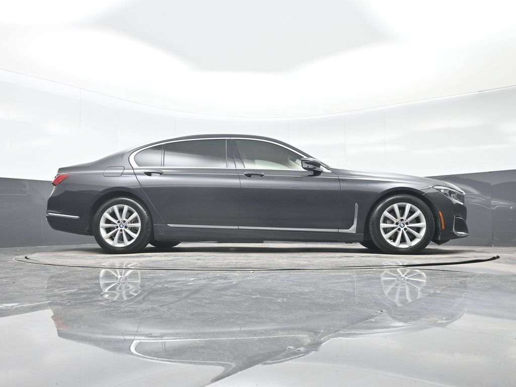 Used 2021 BMW 740i w/ Premium Package RWD image 32