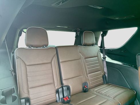 Used 2025 GMC Yukon Denali Ultimate AWD/4WD image 28