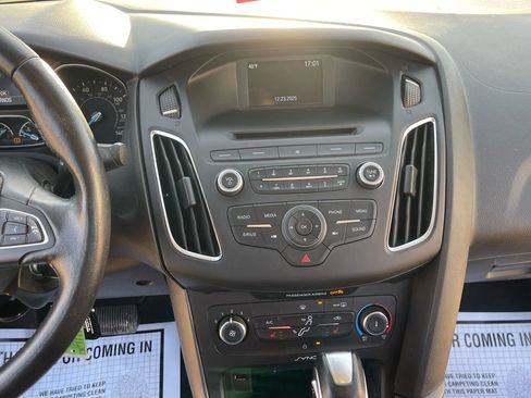Used 2016 Ford Focus SE w/ Equipment Group 201A image 19