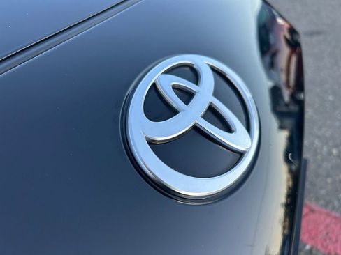 Used 2025 Toyota Camry SE image 32