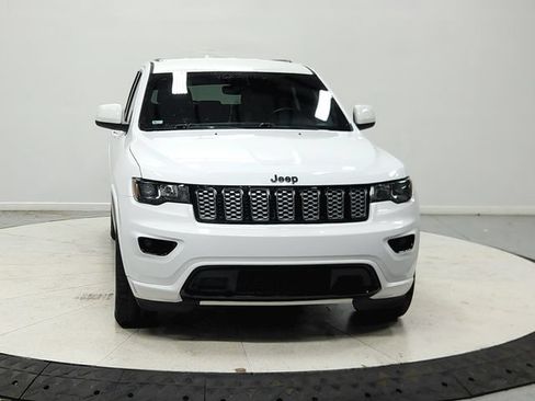 Used 2022 Jeep Grand Cherokee Laredo X RWD image 3