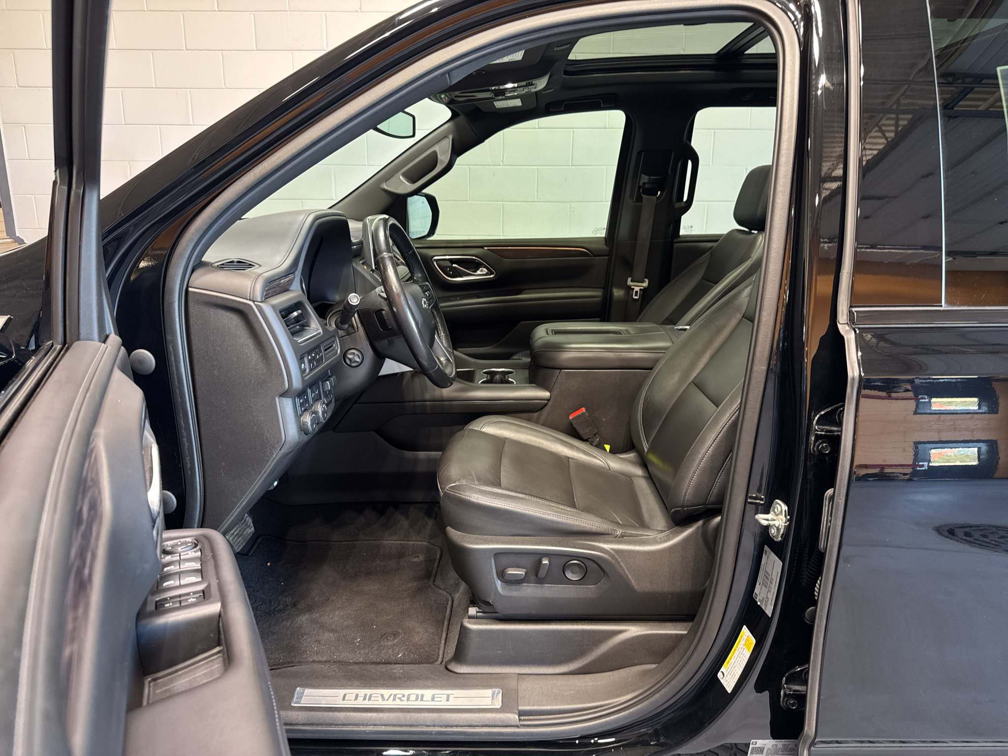 Used 2021 Chevrolet Tahoe Z71 w/ Z71 Off-Road Package AWD/4WD image 18