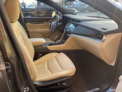 Used 2019 Cadillac XT5 AWD image 12