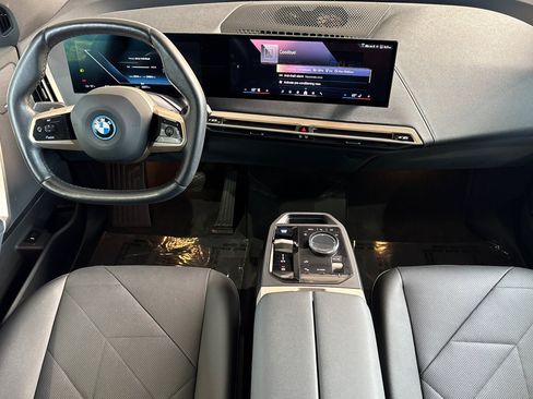 Used 2024 BMW iX xDrive50 w/ Premium Package AWD/4WD image 17
