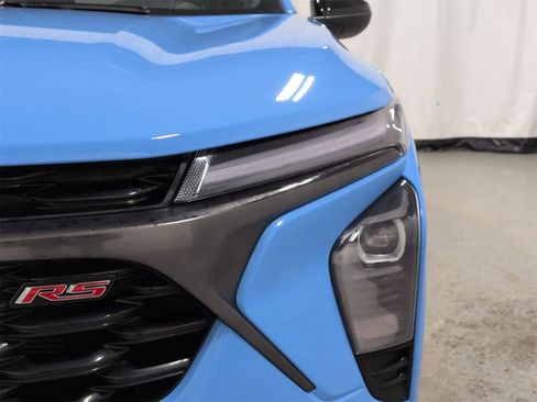 Used 2024 Chevrolet Trax RS w/ Sunroof Package image 11