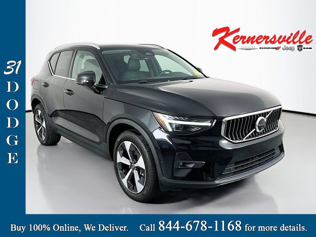 Used 2024 Volvo XC40 B5 Plus AWD/4WD image 1
