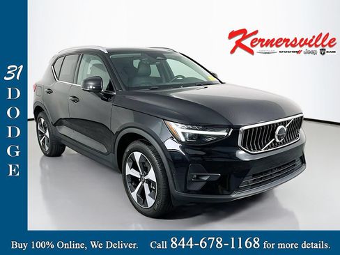 Used 2024 Volvo XC40 B5 Plus AWD/4WD image 1