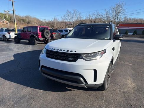 Used 2019 Land Rover Discovery SE image 3