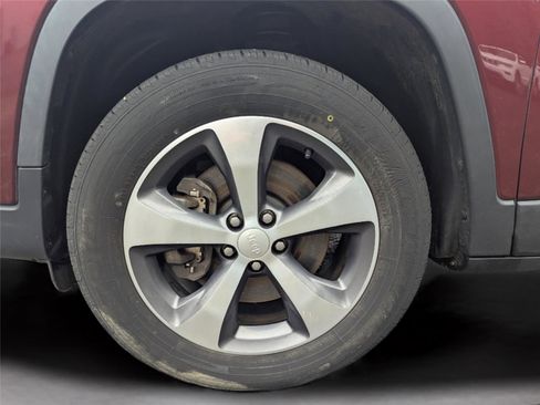 Used 2020 Jeep Cherokee Limited image 11