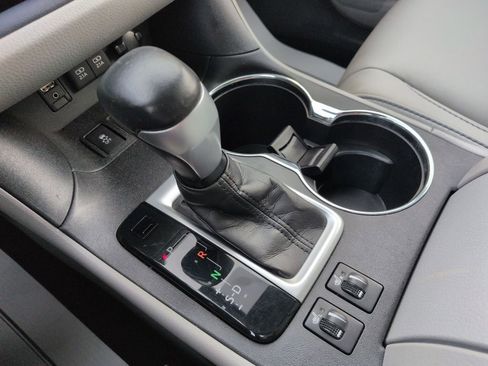 Used 2017 Toyota Highlander XLE image 24