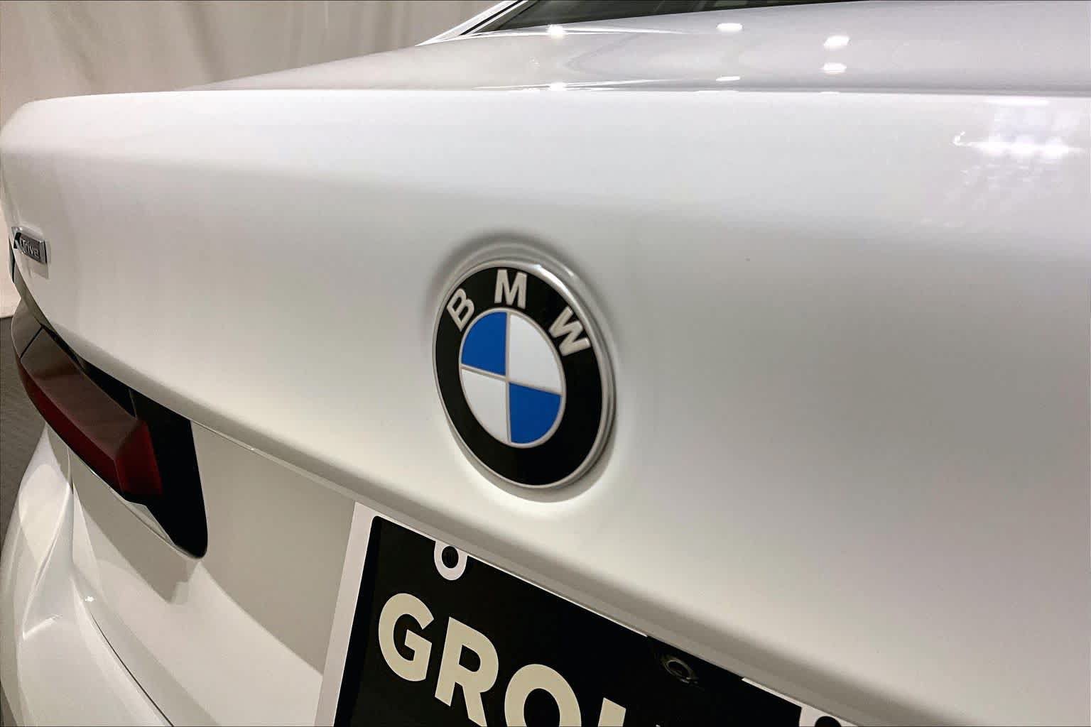 Used 2023 BMW 530i xDrive w/ Premium Package AWD/4WD image 32