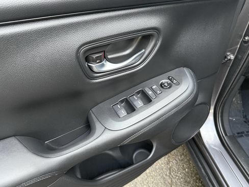 Used 2023 Honda HR-V LX image 39