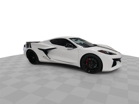 Used 2024 Chevrolet Corvette Z06 RWD image 2
