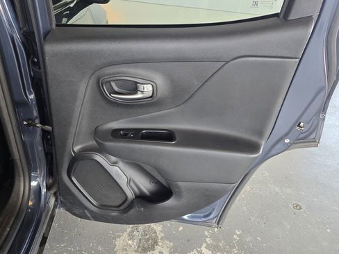 Used 2022 Jeep Renegade Sport w/ Sport Appearance Group image 17