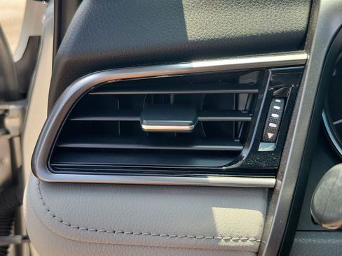 Used 2020 Toyota Camry SE FWD image 32