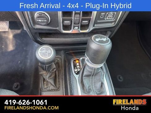 Used 2024 Jeep Wrangler Unlimited w/ Convenience Group AWD/4WD image 27