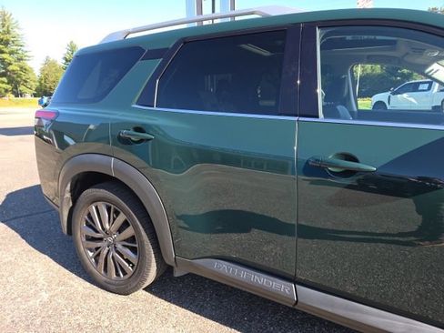 Used 2022 Nissan Pathfinder SL AWD/4WD image 37
