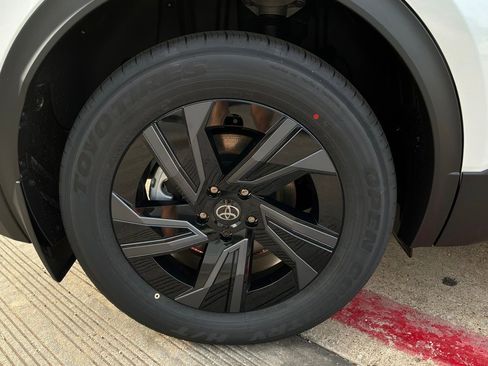 New 2026 Toyota C-HR AWD/4WD image 8