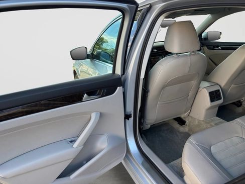 Used 2015 Volkswagen Passat TDI SEL Premium FWD image 14