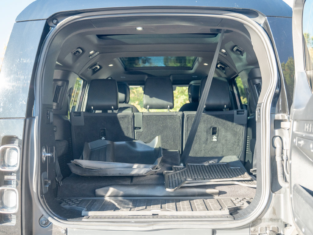 Used 2024 Land Rover Defender 130 X AWD/4WD image 38