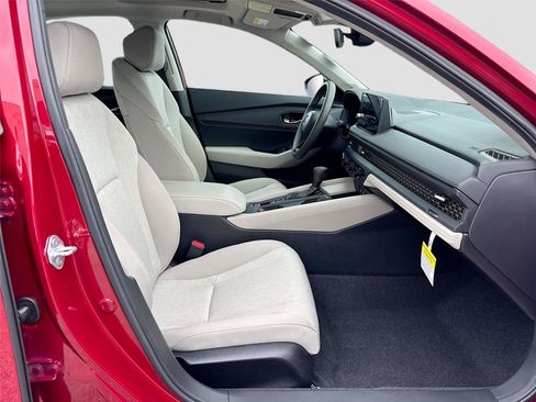 Certified 2026 Honda Accord SE image 32