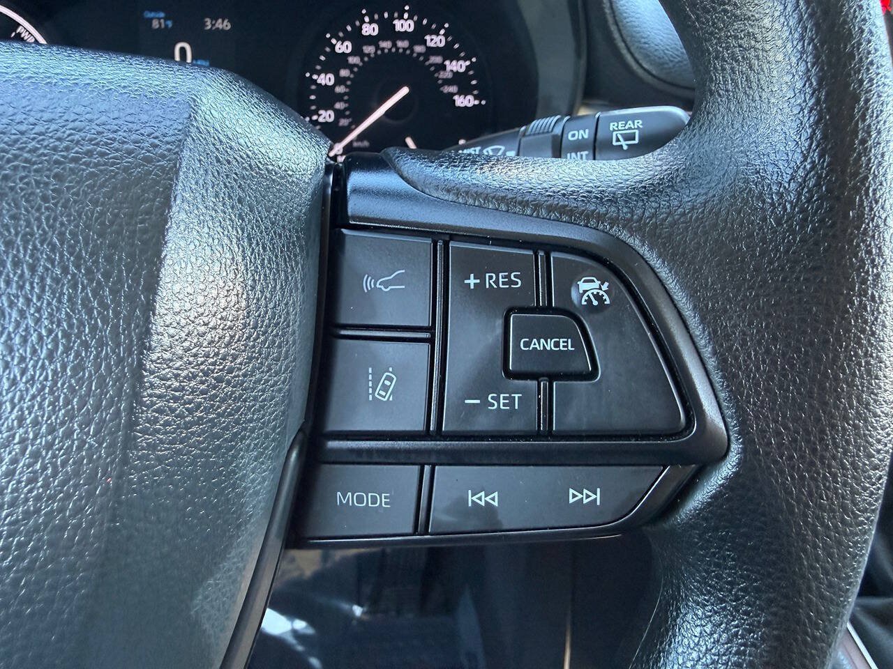 Used 2024 Toyota Sienna LE AWD/4WD image 34