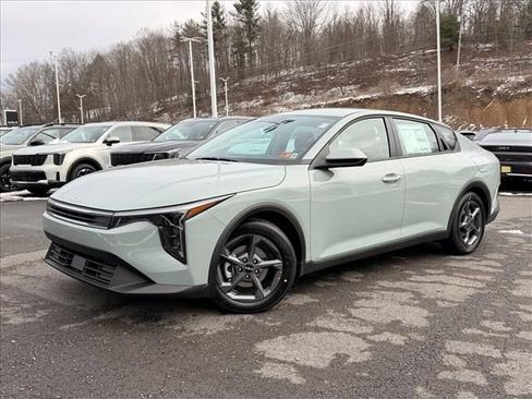 New 2025 Kia K4 LXS image 2
