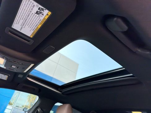 Used 2024 Lexus ES 350 w/ Premium Package image 4