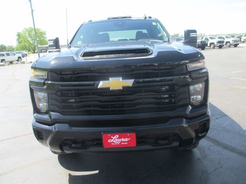 Used 2024 Chevrolet Silverado 2500 Custom w/ Custom Value Package image 14