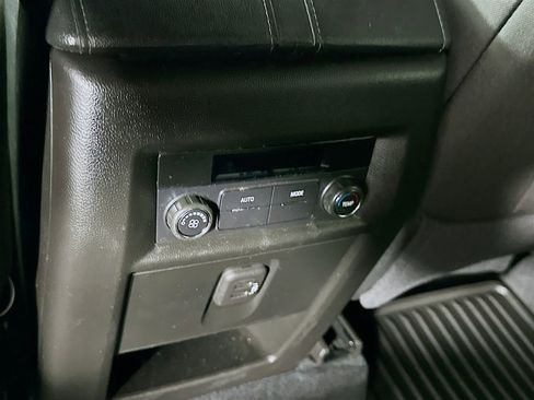 Used 2023 Chevrolet Traverse LT image 34