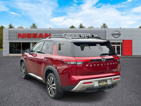 Used 2023 Nissan Pathfinder Platinum w/ Cargo Package AWD/4WD image 4
