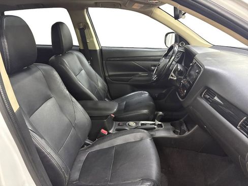 Used 2016 Mitsubishi Outlander GT image 10