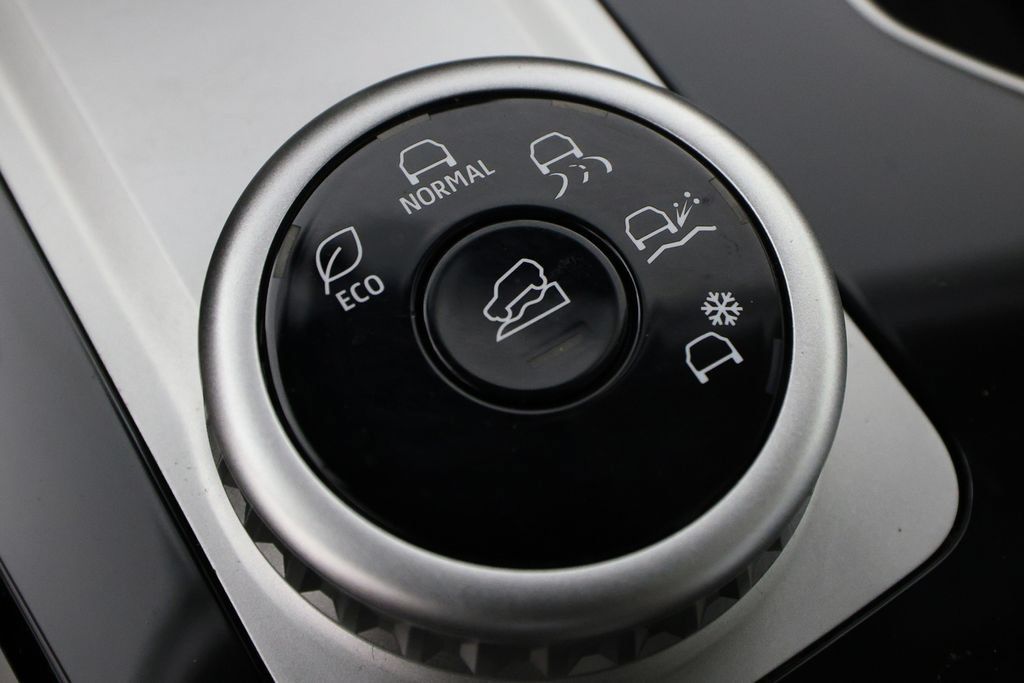 Used 2025 Mitsubishi Outlander SE FWD image 28