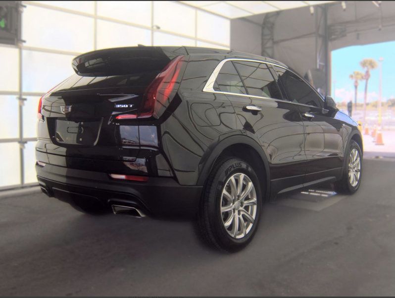 Used 2023 Cadillac XT4 Luxury FWD image 2