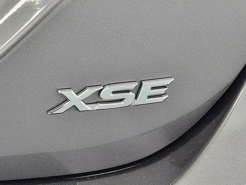 Used 2023 Toyota Camry XSE FWD image 9