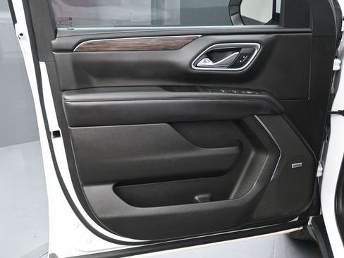 Used 2021 Chevrolet Suburban LT RWD image 13