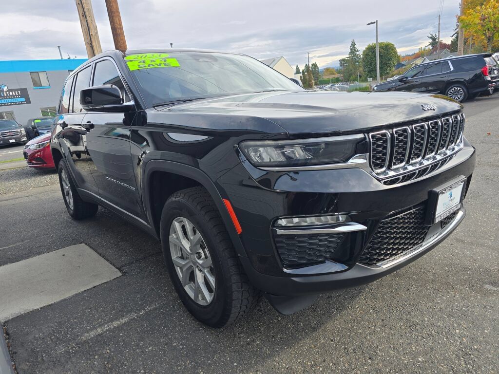 Used 2023 Jeep Grand Cherokee Limited AWD/4WD image 3