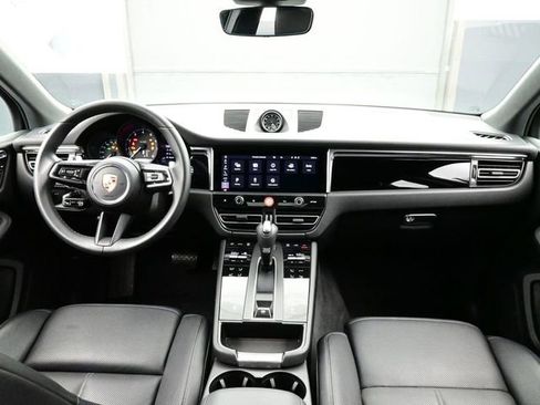 Used 2025 Porsche Macan image 19